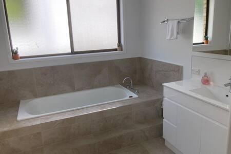 Spacious Modern Home Outstanding Views Sleeps 9 Χόμπαρτ Εξωτερικό φωτογραφία